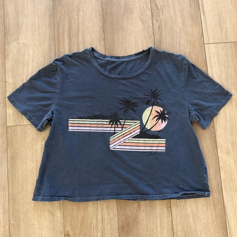 Billabong cropped tee palm trees and a sun graphic size Large